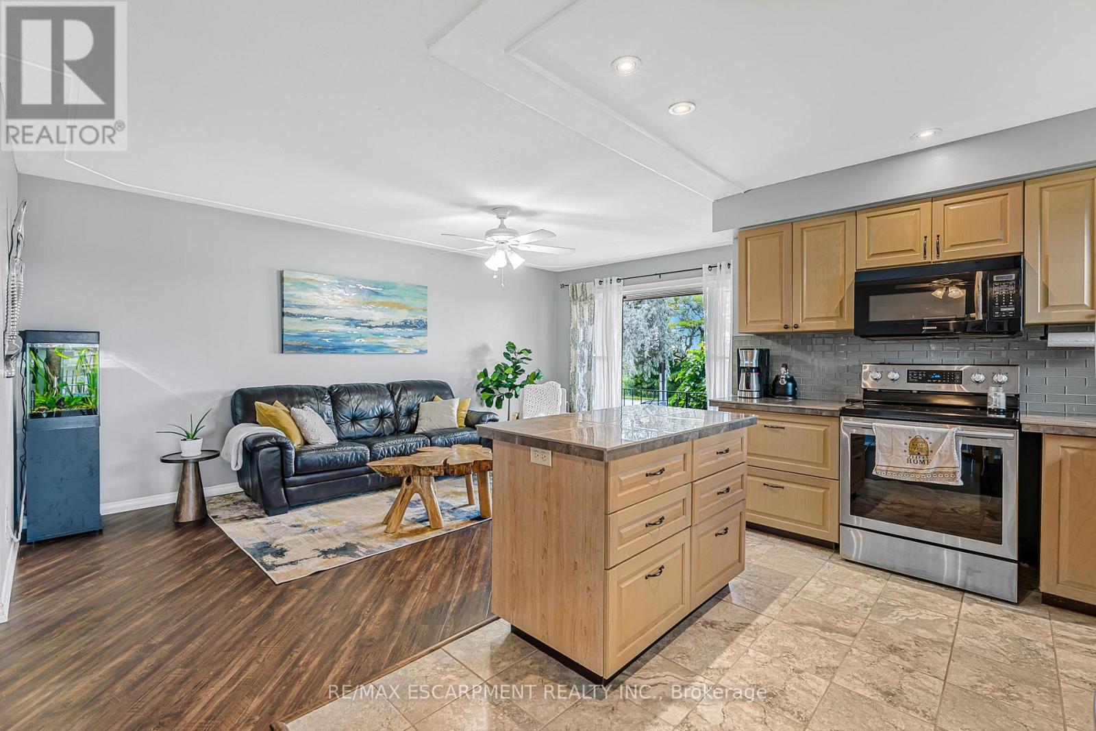 Photo 9 of 21 South Grimsby Road 5, West Lincoln ON