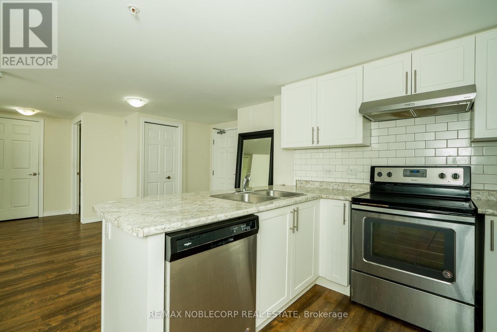 Photo 10 of 504 7 Kay Crescent, Guelph ON