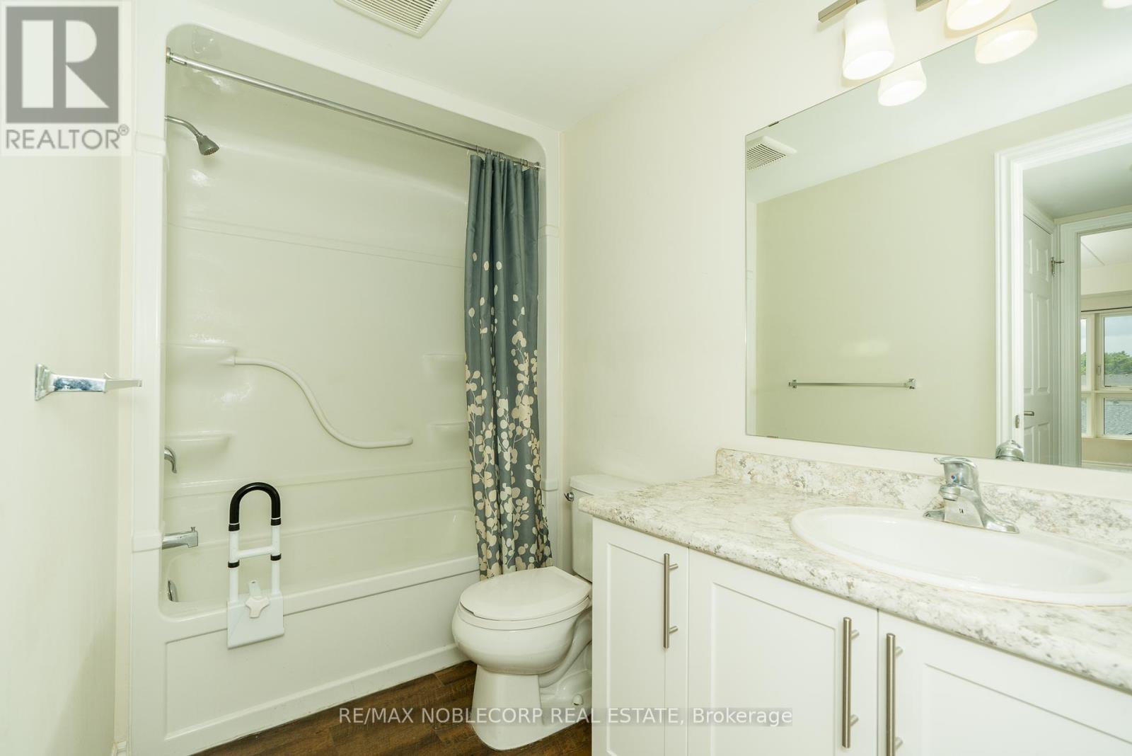 Photo 16 of 504 7 Kay Crescent, Guelph ON