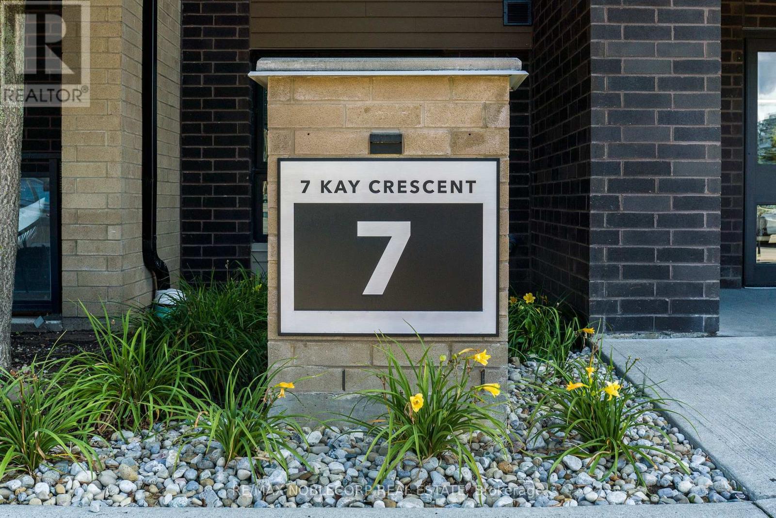 Photo 2 of 504 7 Kay Crescent, Guelph ON