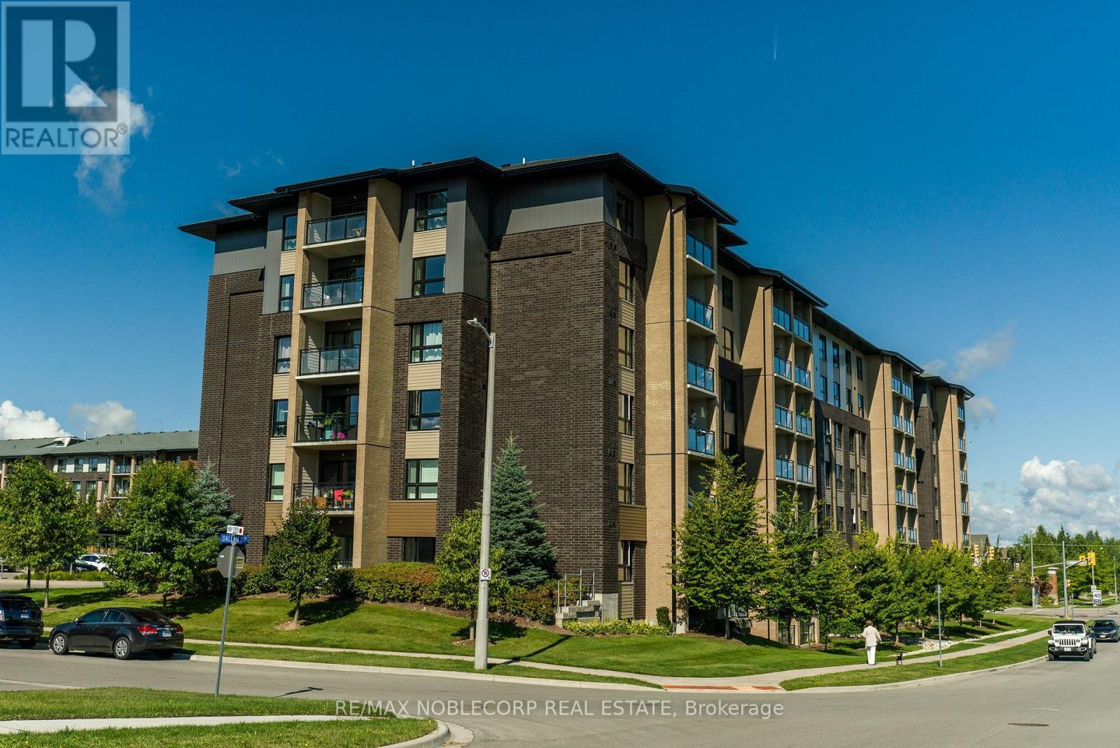 Photo 3 of 504 7 Kay Crescent, Guelph ON