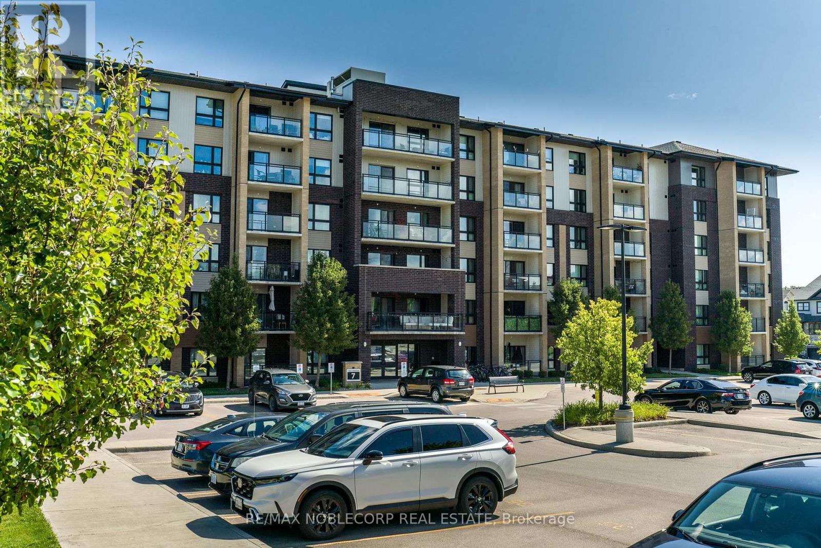 Photo 4 of 504 7 Kay Crescent, Guelph ON