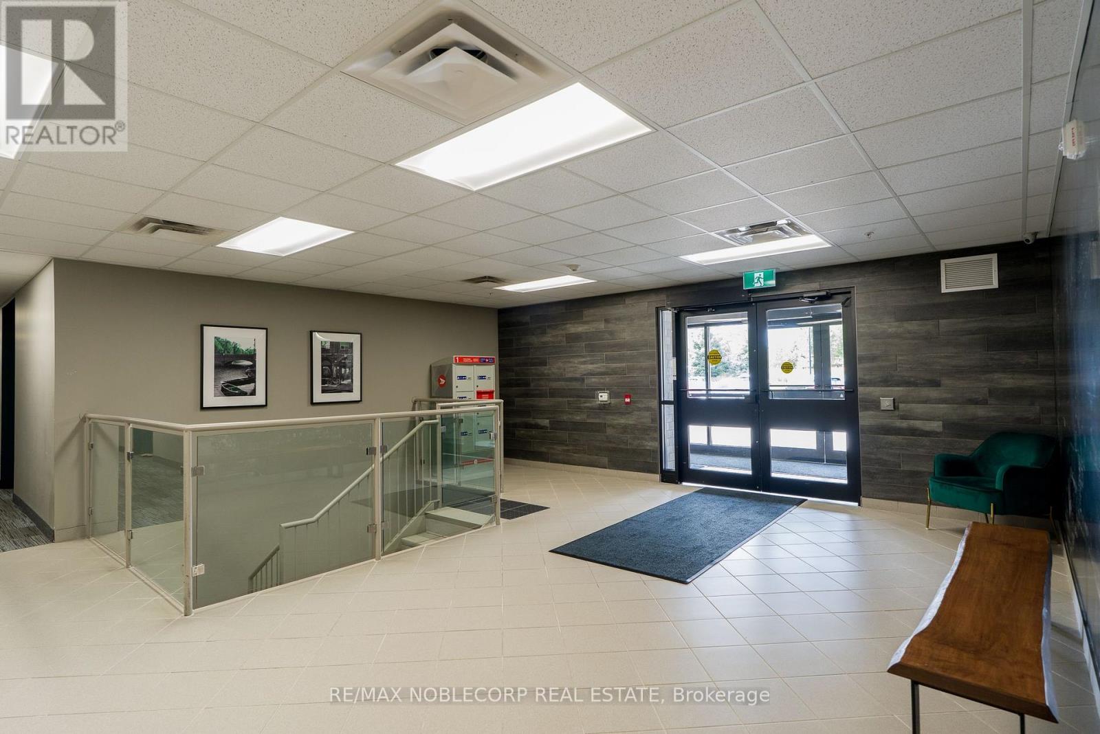 Photo 5 of 504 7 Kay Crescent, Guelph ON