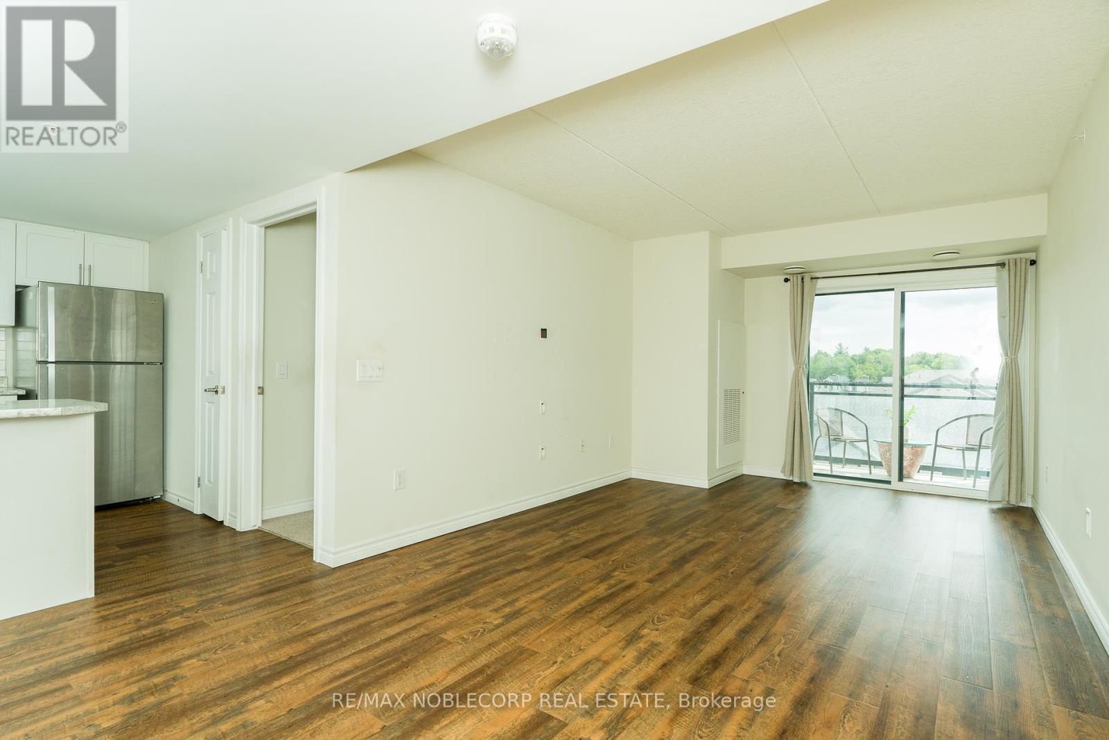 Photo 8 of 504 7 Kay Crescent, Guelph ON