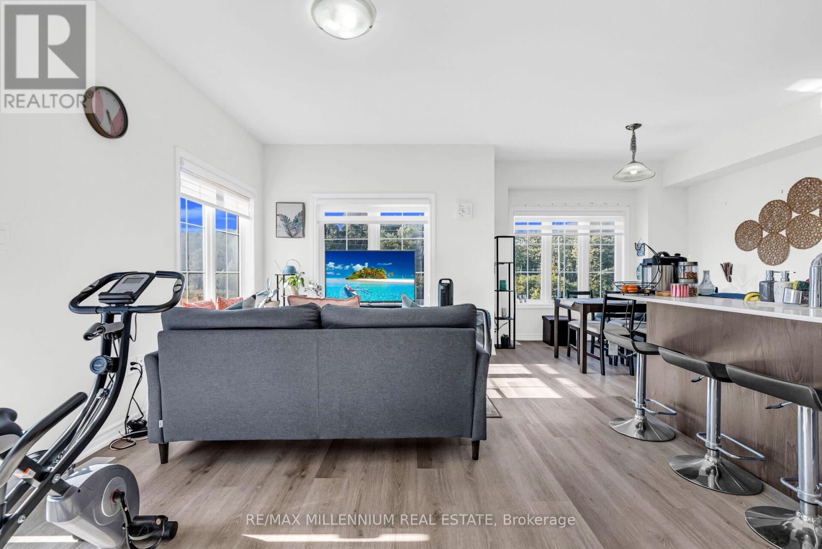 Photo 11 of 63 124 Compass Trail, Cambridge ON