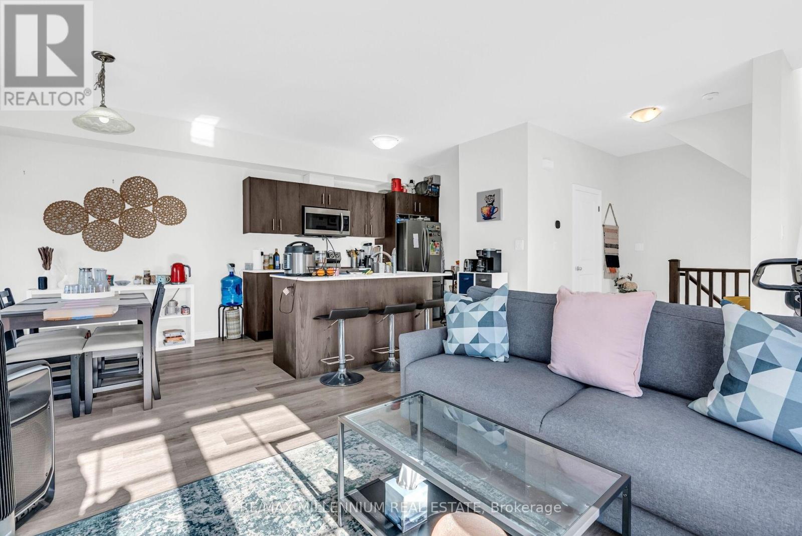Photo 14 of 63 124 Compass Trail, Cambridge ON