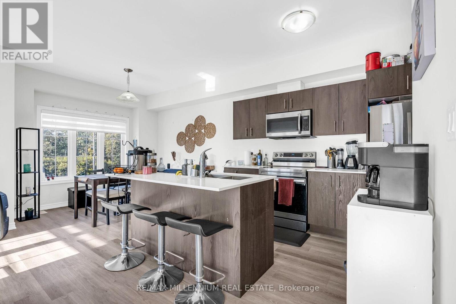 Photo 15 of 63 124 Compass Trail, Cambridge ON