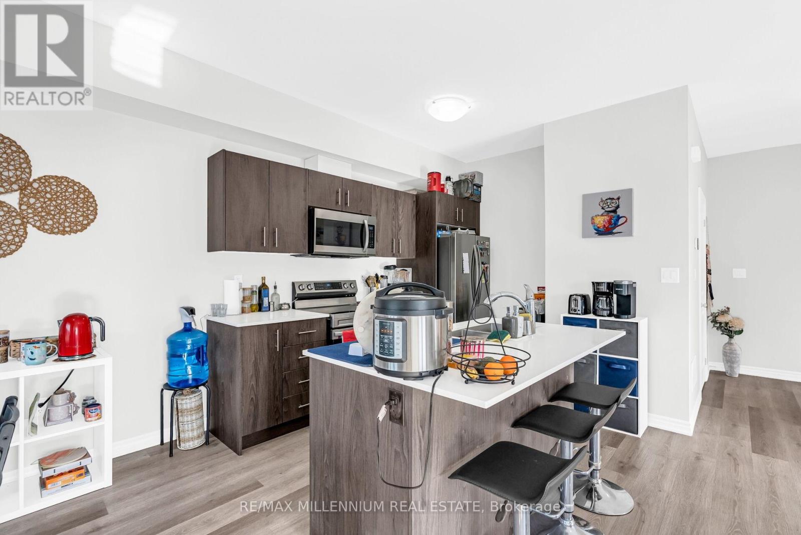 Photo 17 of 63 124 Compass Trail, Cambridge ON
