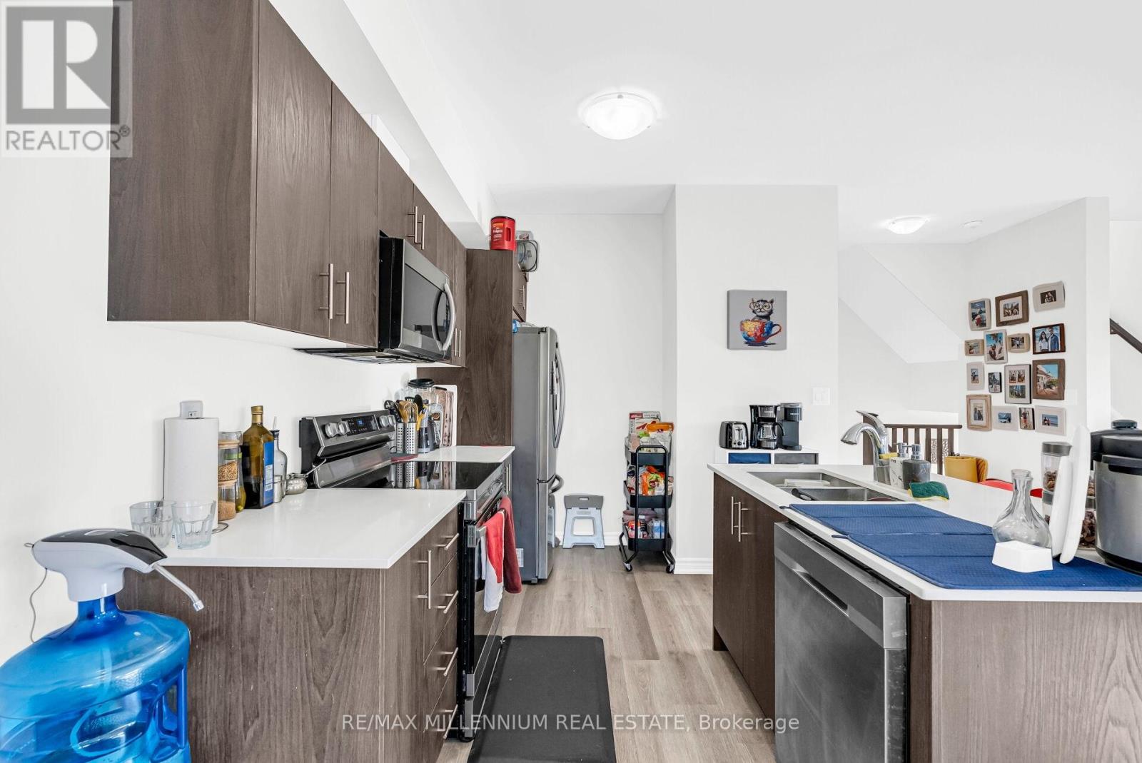Photo 18 of 63 124 Compass Trail, Cambridge ON