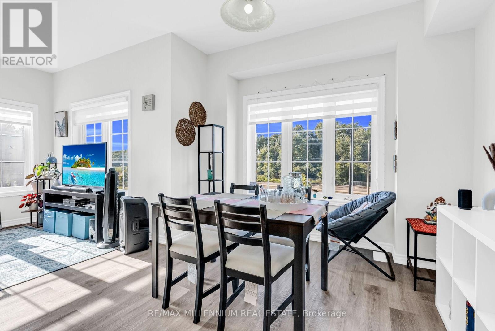 Photo 20 of 63 124 Compass Trail, Cambridge ON