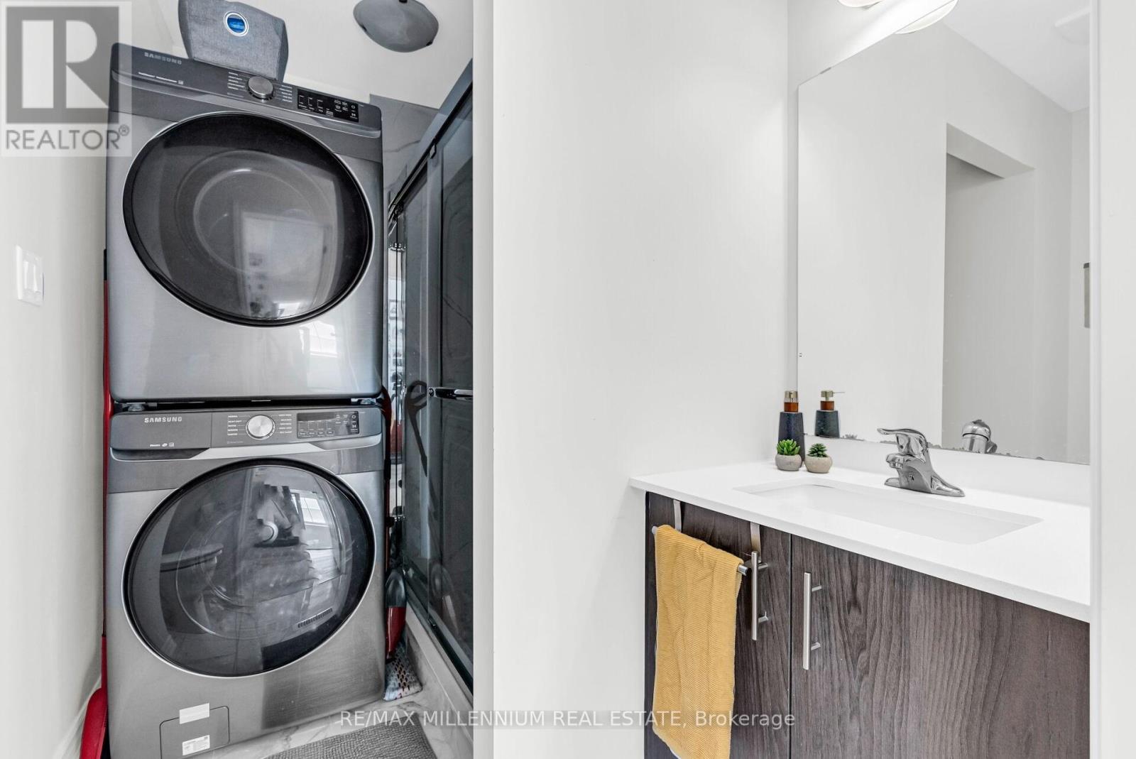 Photo 21 of 63 124 Compass Trail, Cambridge ON