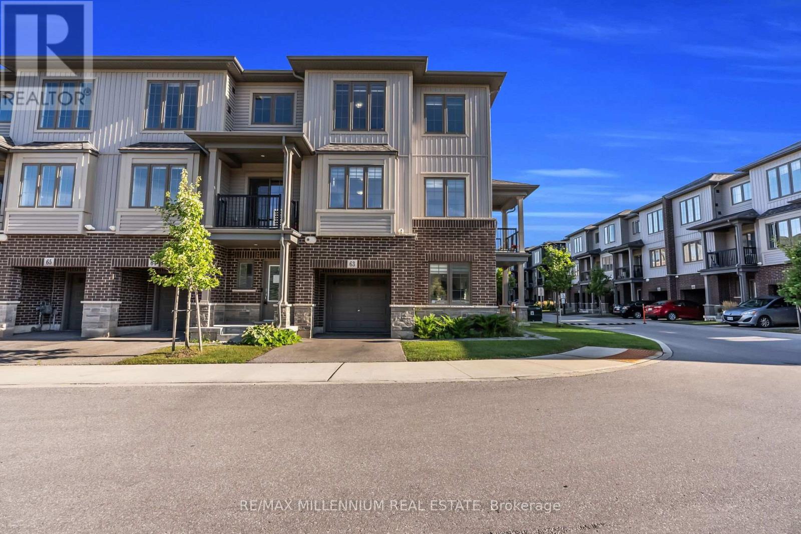 Photo 3 of 63 124 Compass Trail, Cambridge ON