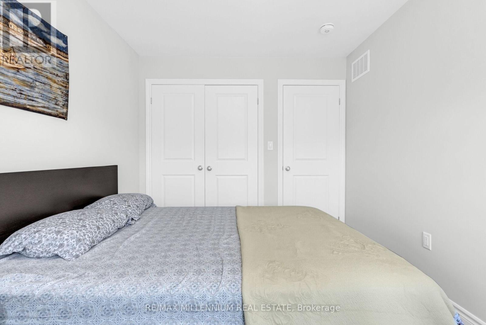 Photo 30 of 63 124 Compass Trail, Cambridge ON