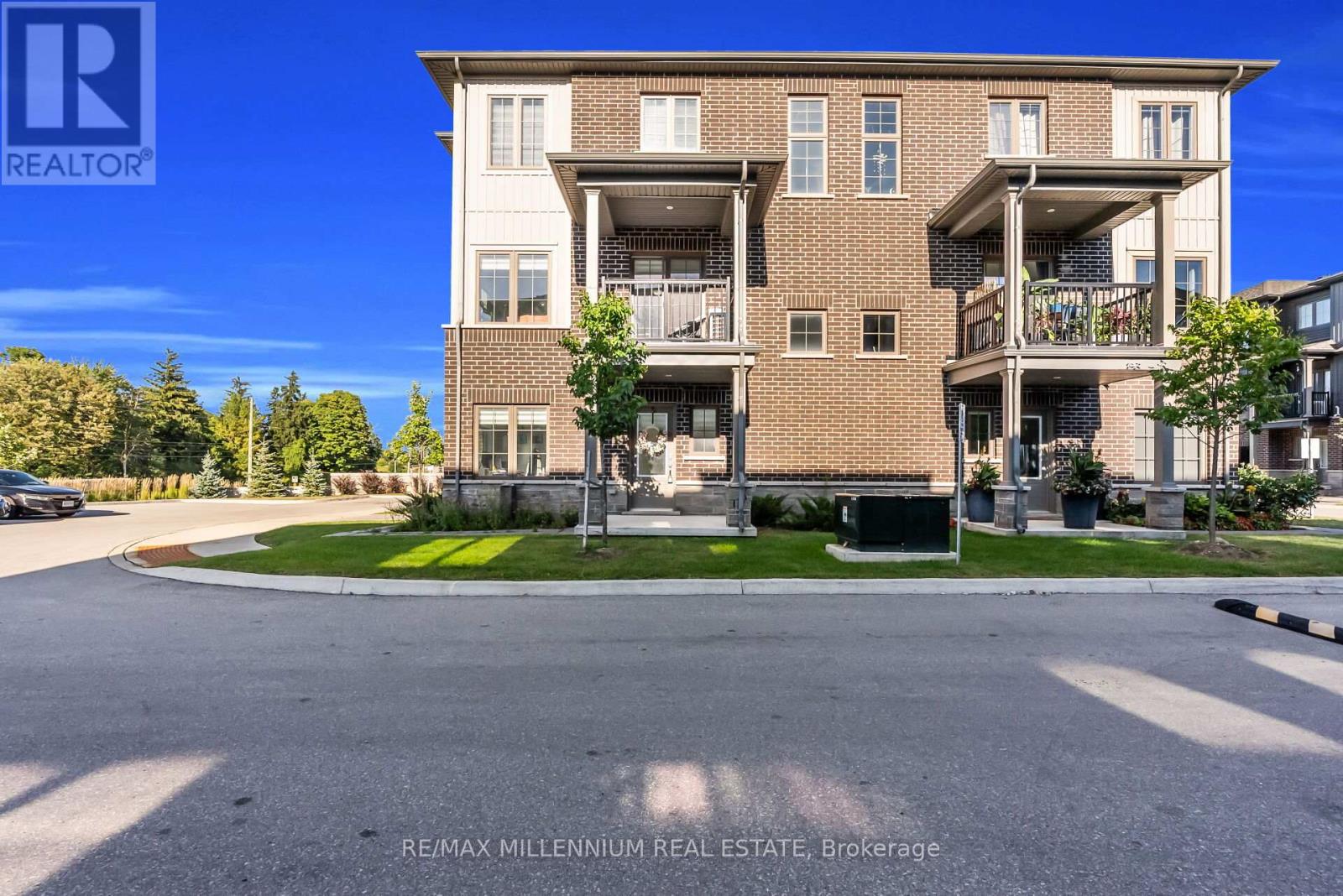 Photo 5 of 63 124 Compass Trail, Cambridge ON