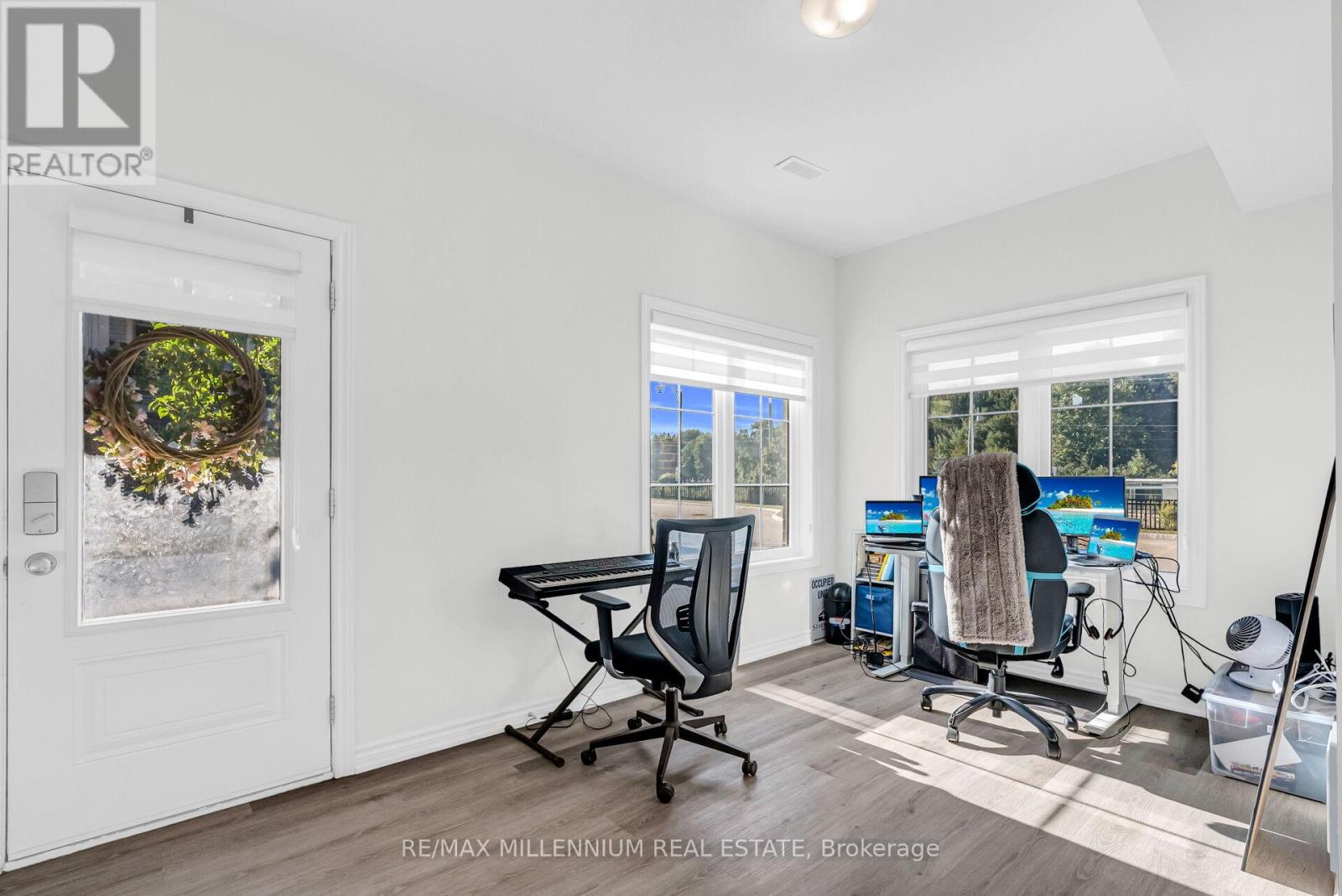 Photo 9 of 63 124 Compass Trail, Cambridge ON