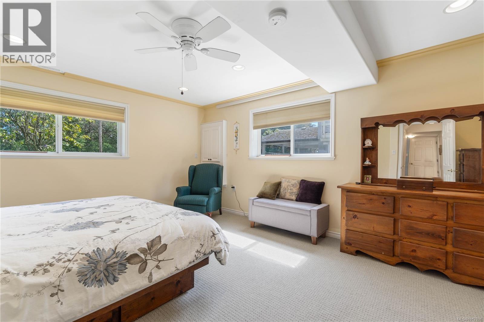 Photo 10 of 707 Howard Ave, Nanaimo BC