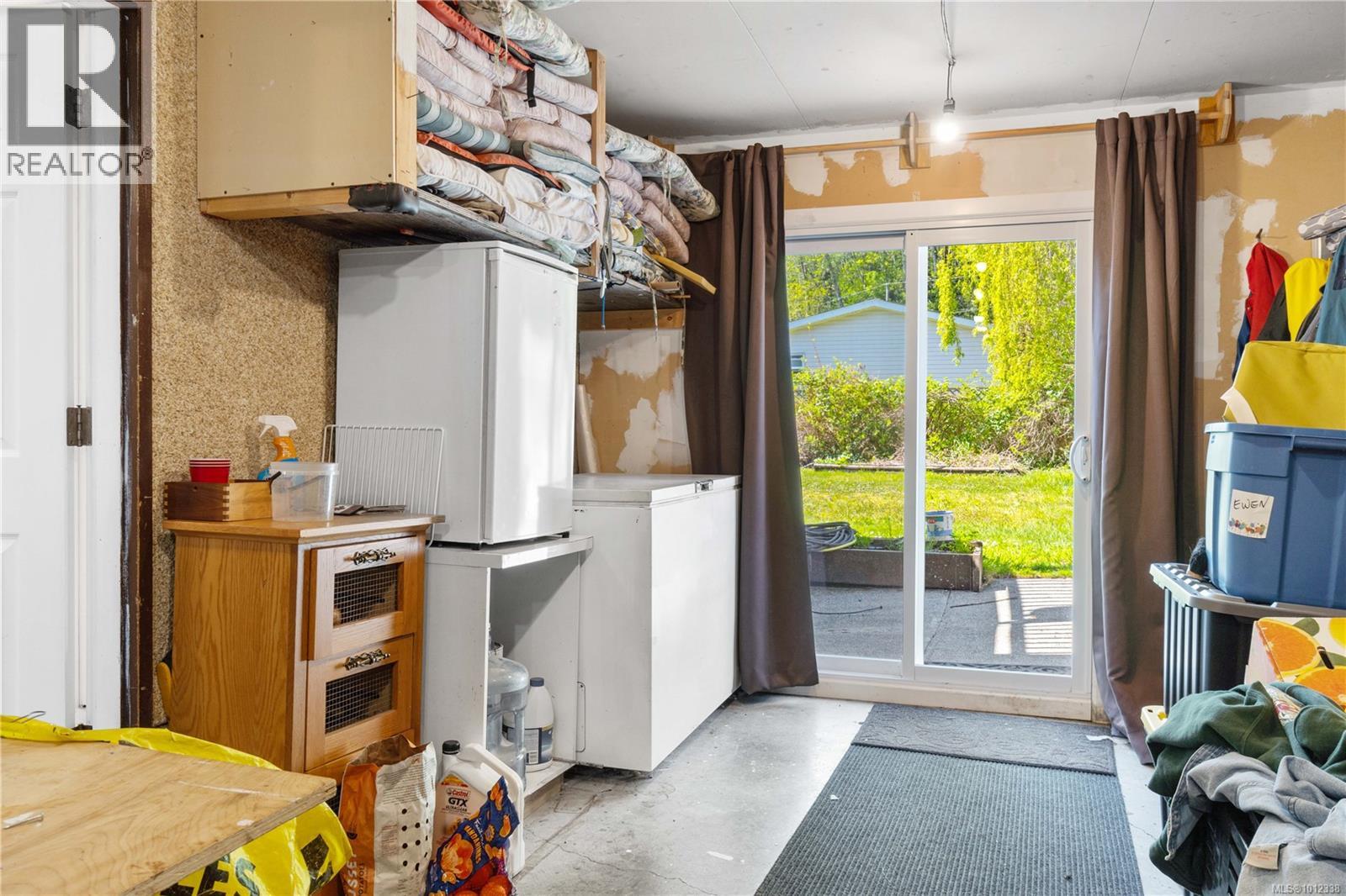 Photo 11 of 707 Howard Ave, Nanaimo BC