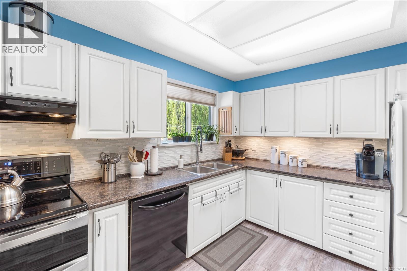 Photo 14 of 707 Howard Ave, Nanaimo BC