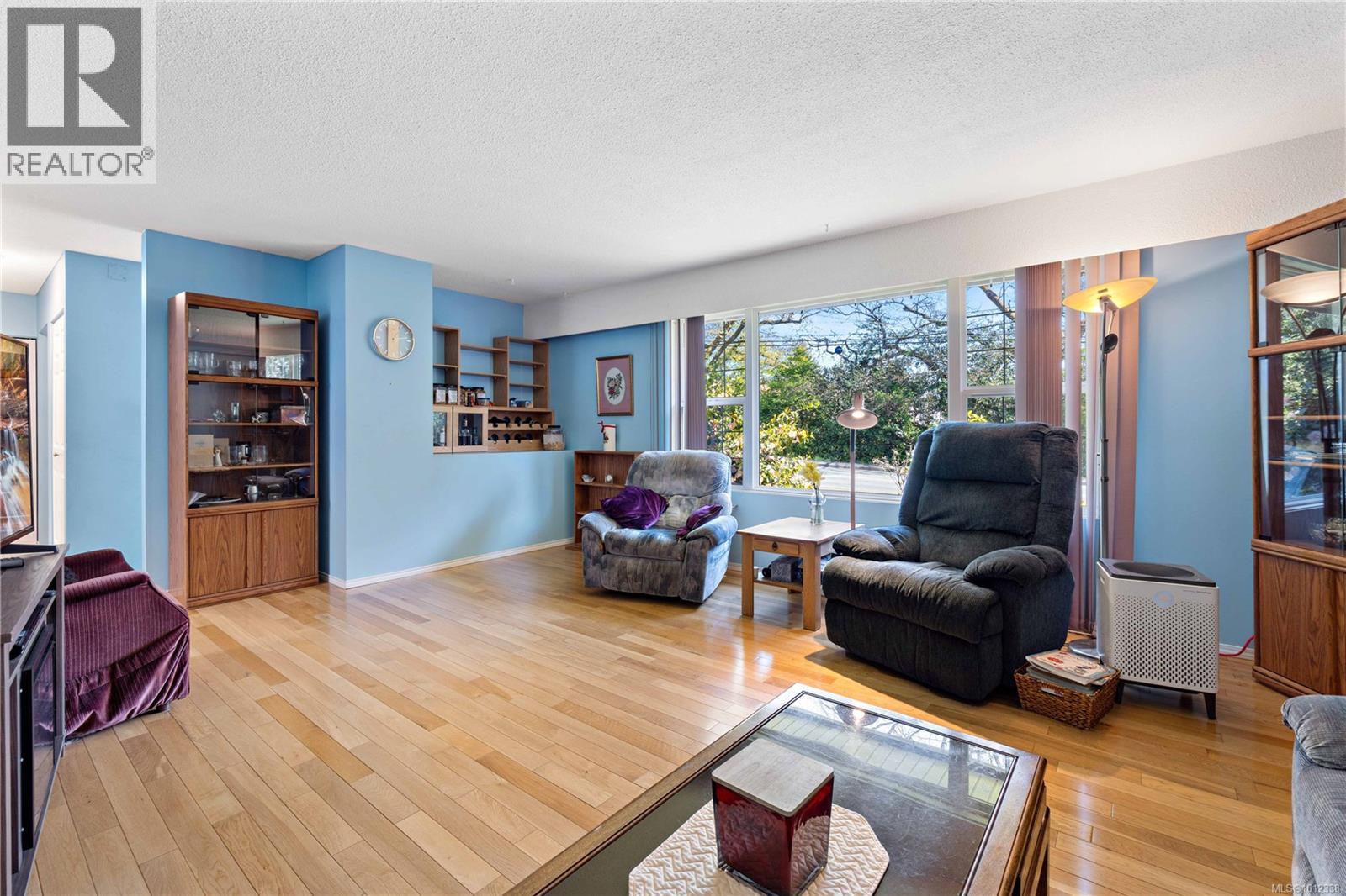 Photo 3 of 707 Howard Ave, Nanaimo BC