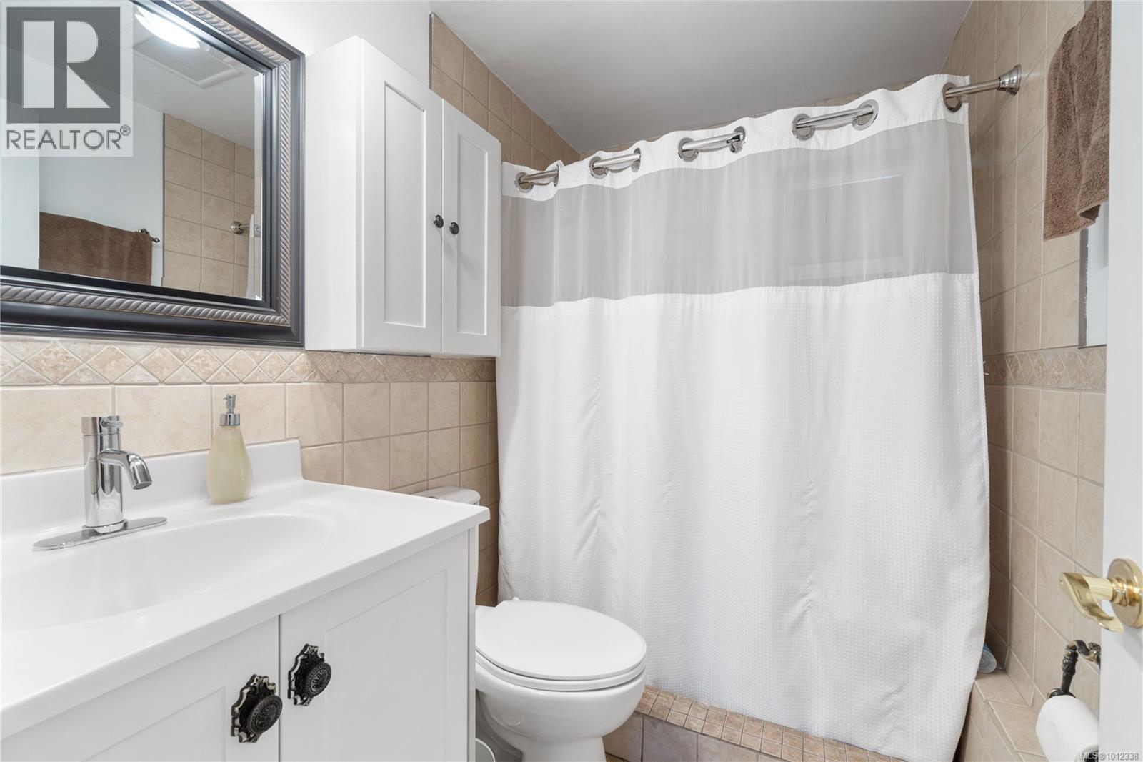 Photo 8 of 707 Howard Ave, Nanaimo BC