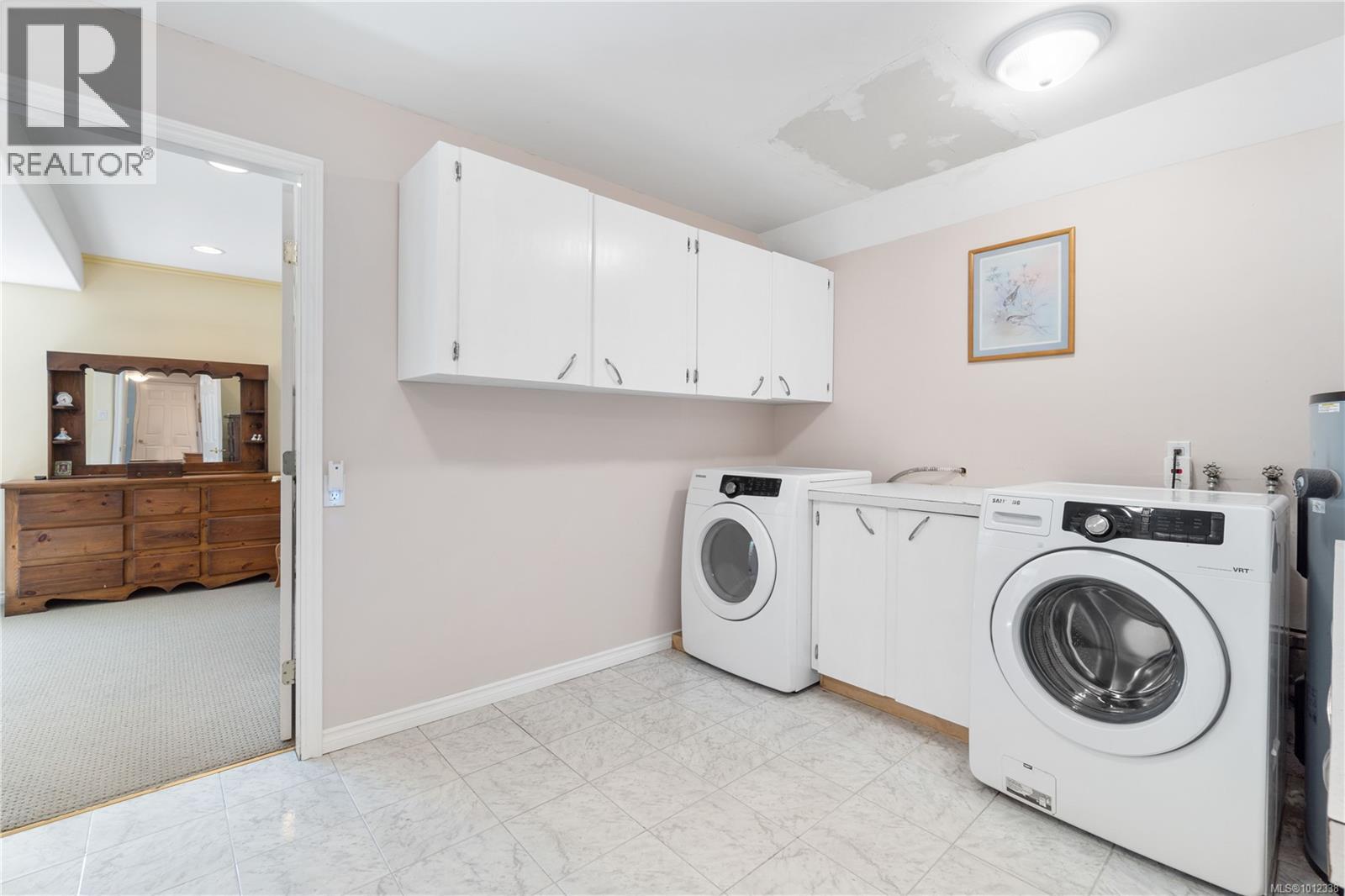 Photo 9 of 707 Howard Ave, Nanaimo BC
