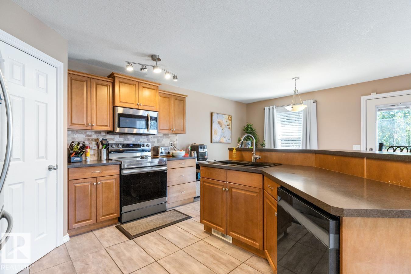 Photo 8 of 57 Connor Ln, Sherwood Park AB