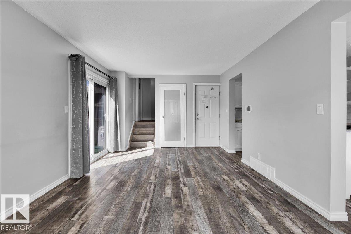 Photo 10 of 10652 158 Av Nw, Edmonton AB
