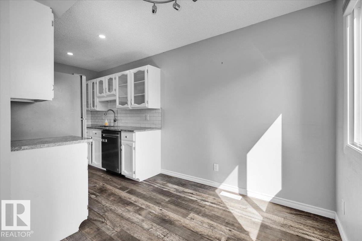 Photo 11 of 10652 158 Av Nw, Edmonton AB