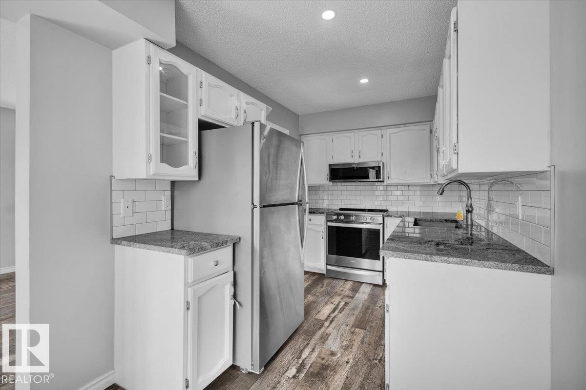 Photo 13 of 10652 158 Av Nw, Edmonton AB