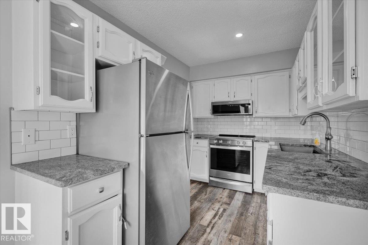 Photo 14 of 10652 158 Av Nw, Edmonton AB