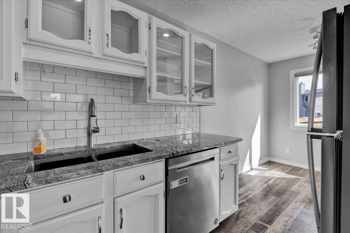 Photo 15 of 10652 158 Av Nw, Edmonton AB
