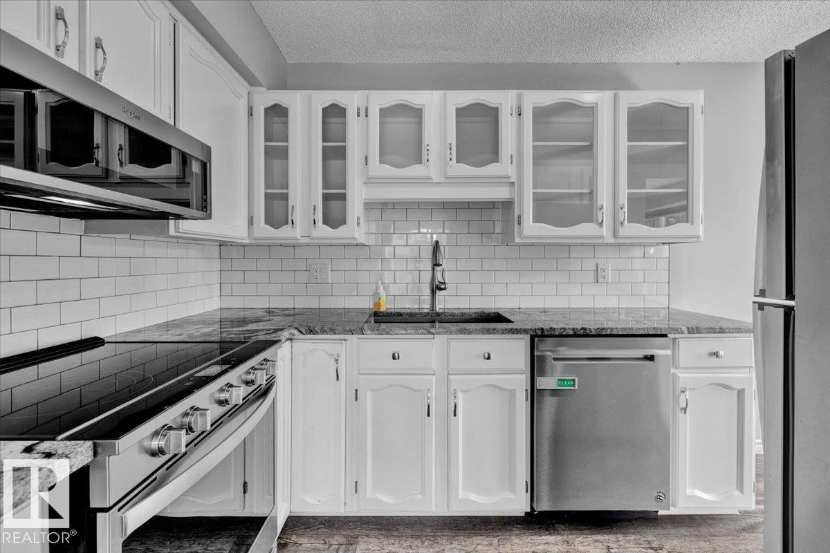 Photo 16 of 10652 158 Av Nw, Edmonton AB