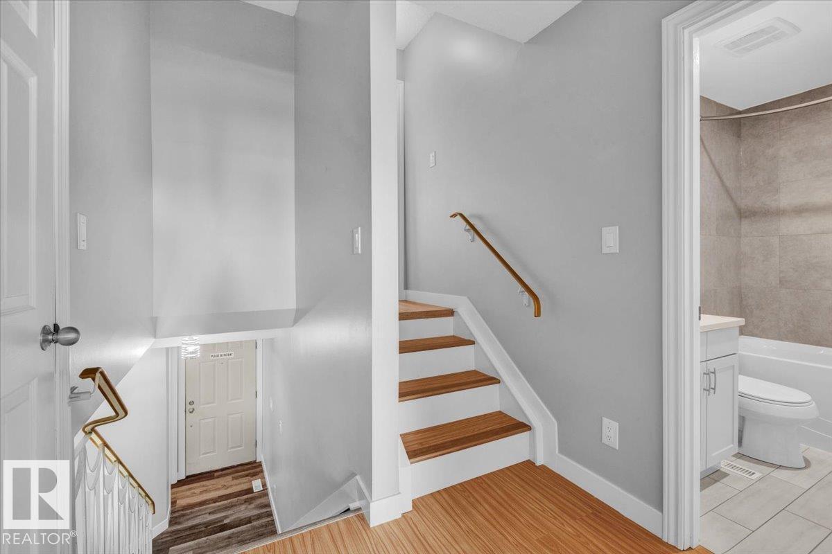 Photo 18 of 10652 158 Av Nw, Edmonton AB