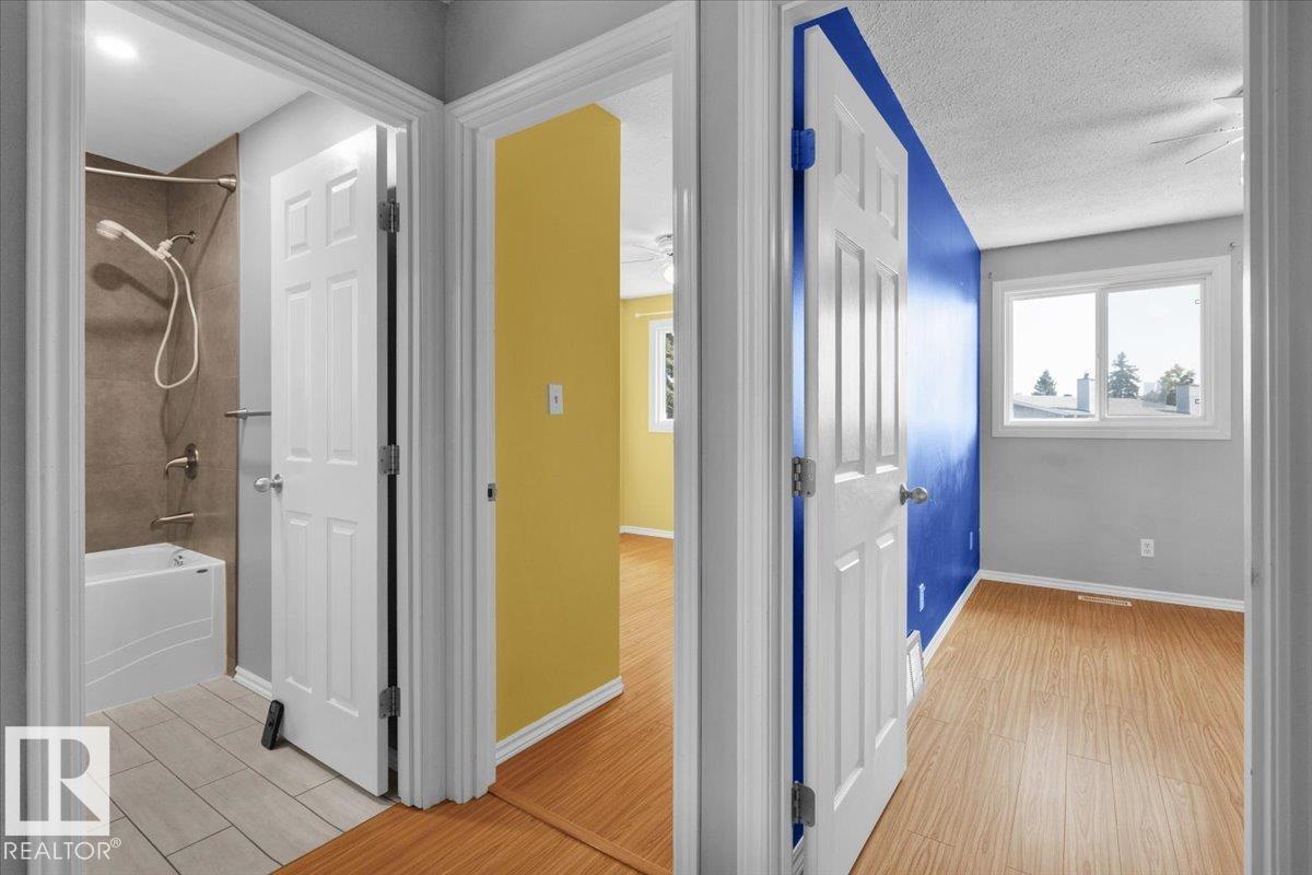 Photo 20 of 10652 158 Av Nw, Edmonton AB