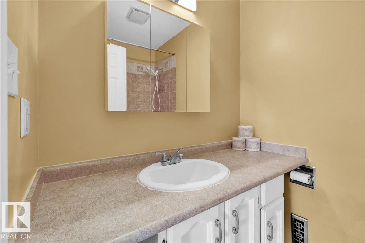Photo 29 of 10652 158 Av Nw, Edmonton AB