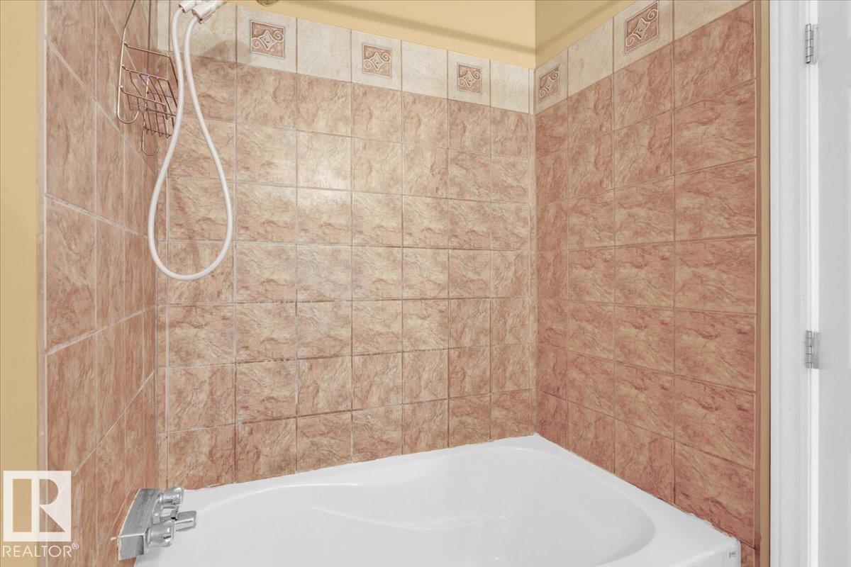 Photo 30 of 10652 158 Av Nw, Edmonton AB