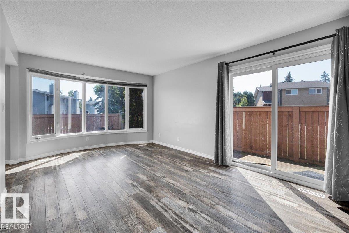 Photo 6 of 10652 158 Av Nw, Edmonton AB