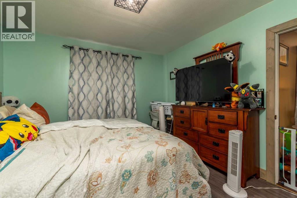 116 1 AVENUE W - 11
