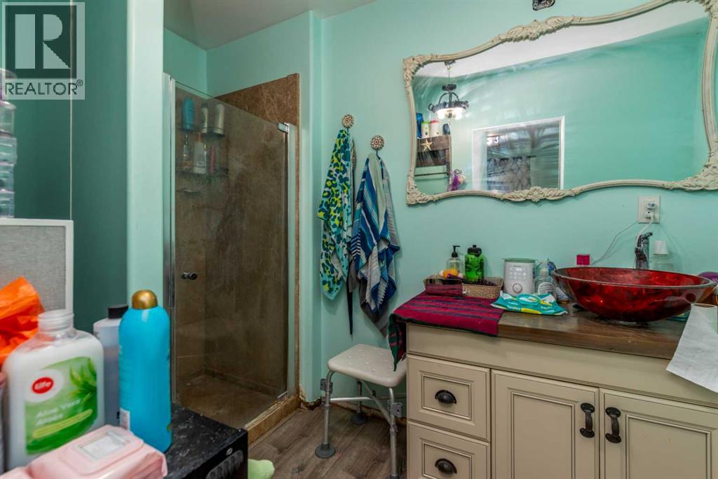 116 1 AVENUE W - 12