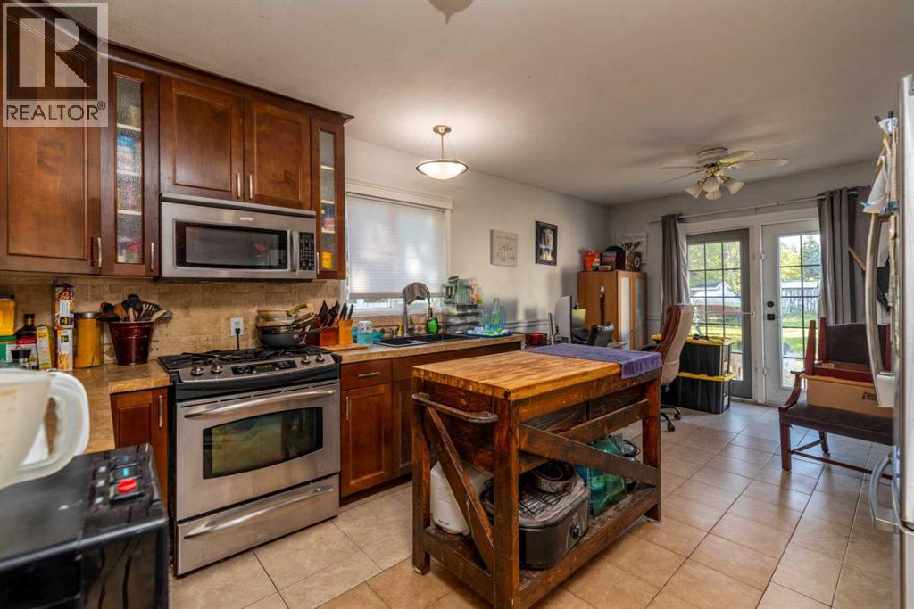 116 1 AVENUE W - 13