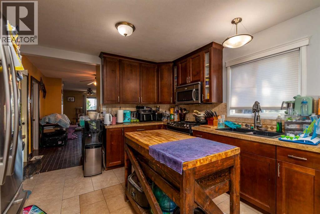 116 1 AVENUE W - 14