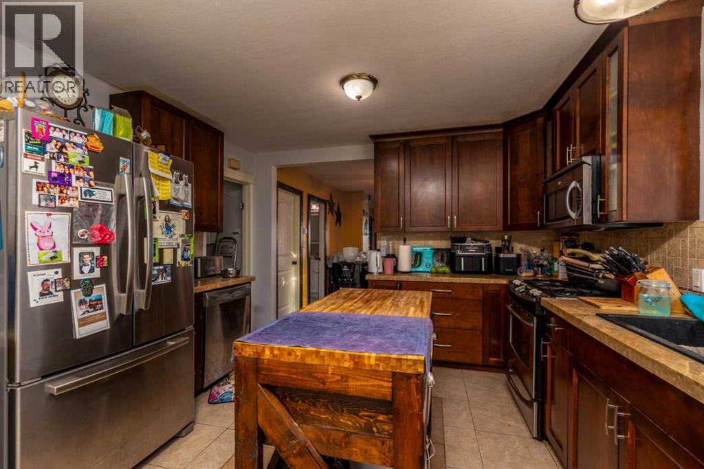 116 1 AVENUE W - 16