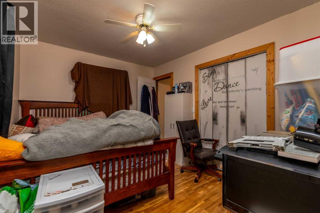 116 1 AVENUE W - 17
