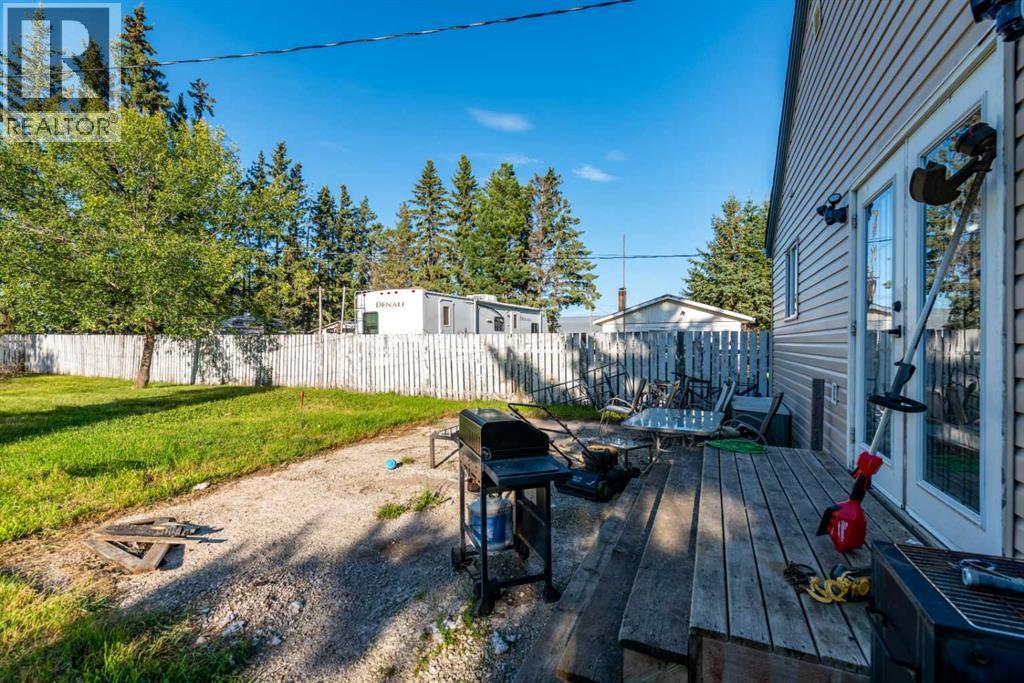 116 1 AVENUE W - 23