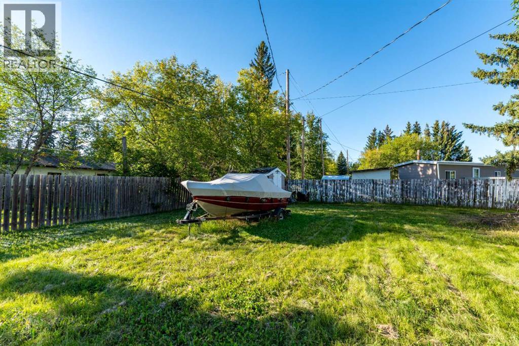 116 1 AVENUE W - 24