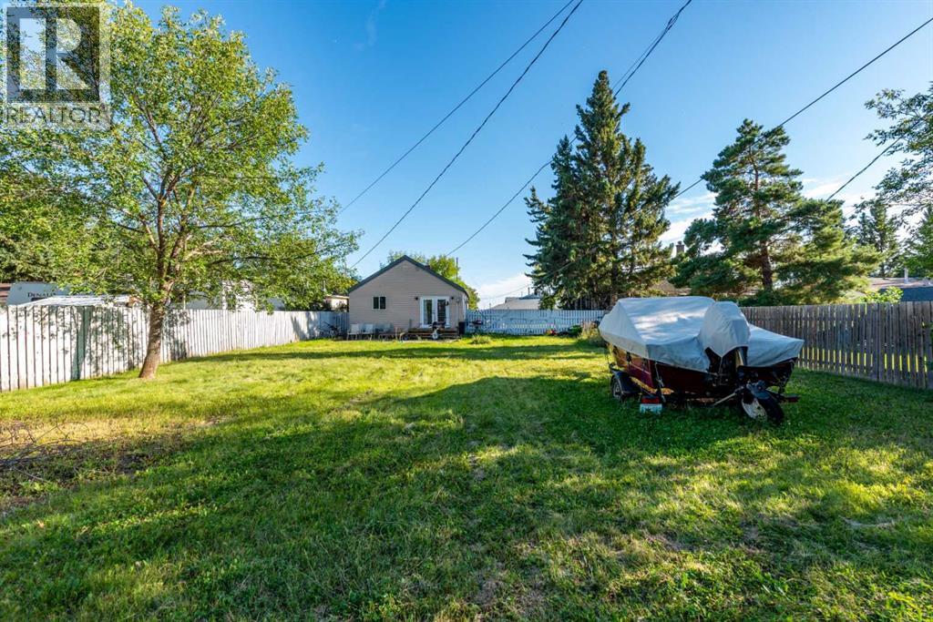 116 1 AVENUE W - 25
