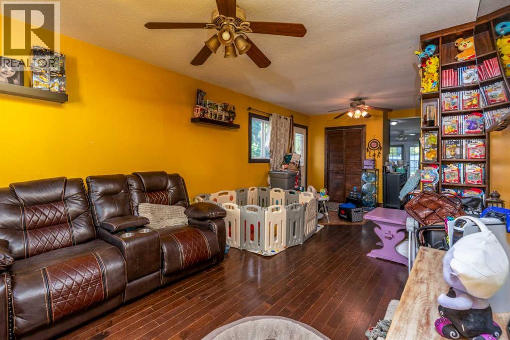 116 1 Avenue W - photo 5