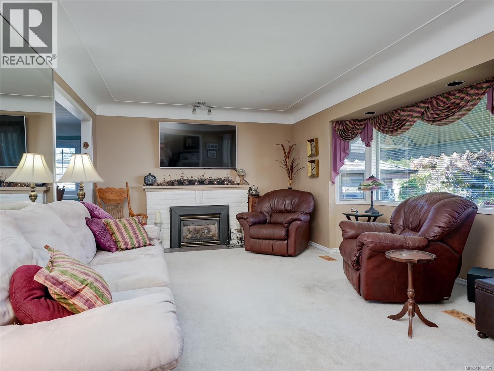 Photo 5 of 4153 Birtles Ave, Saanich BC