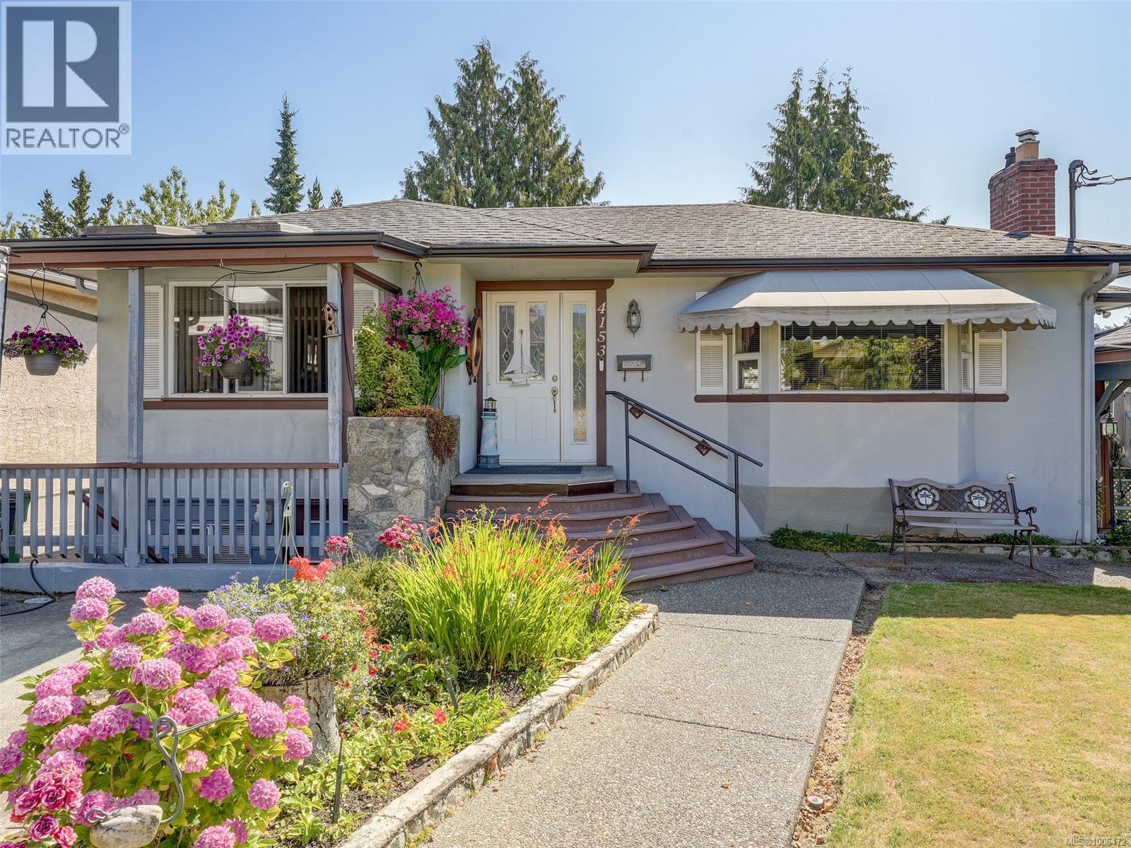Photo 2 of 4153 Birtles Ave, Saanich BC