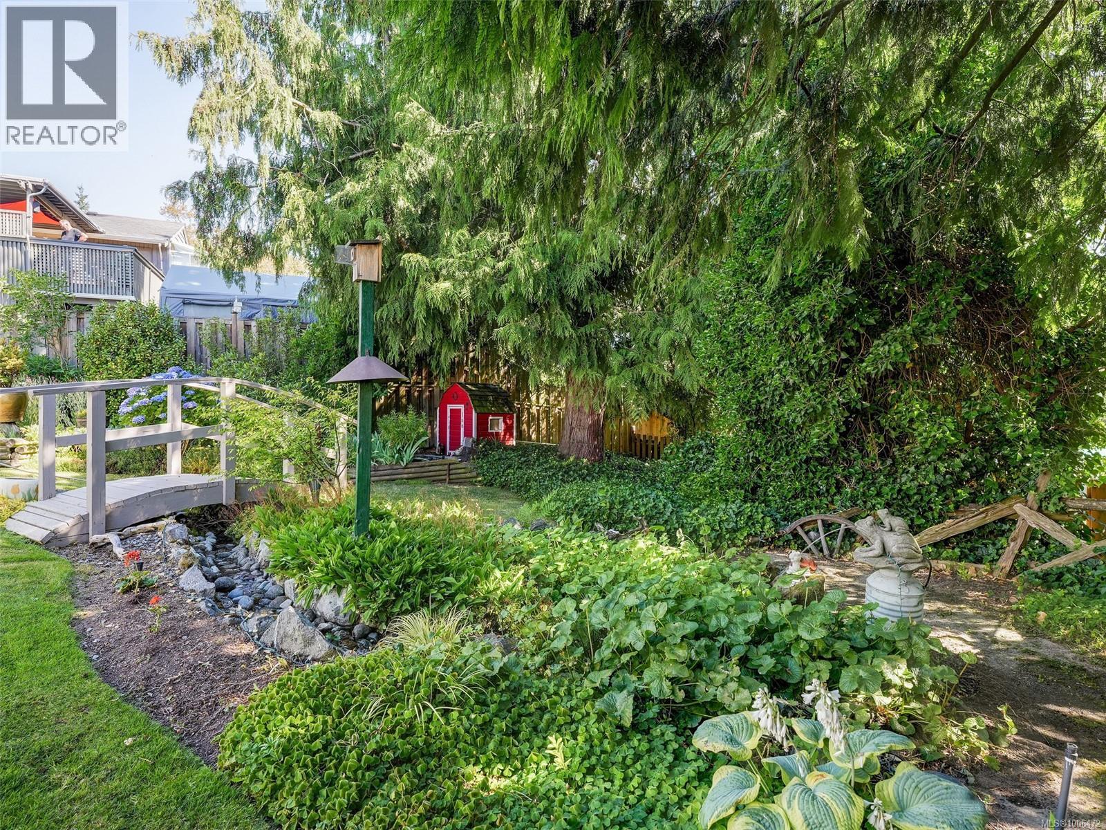 Photo 4 of 4153 Birtles Ave, Saanich BC